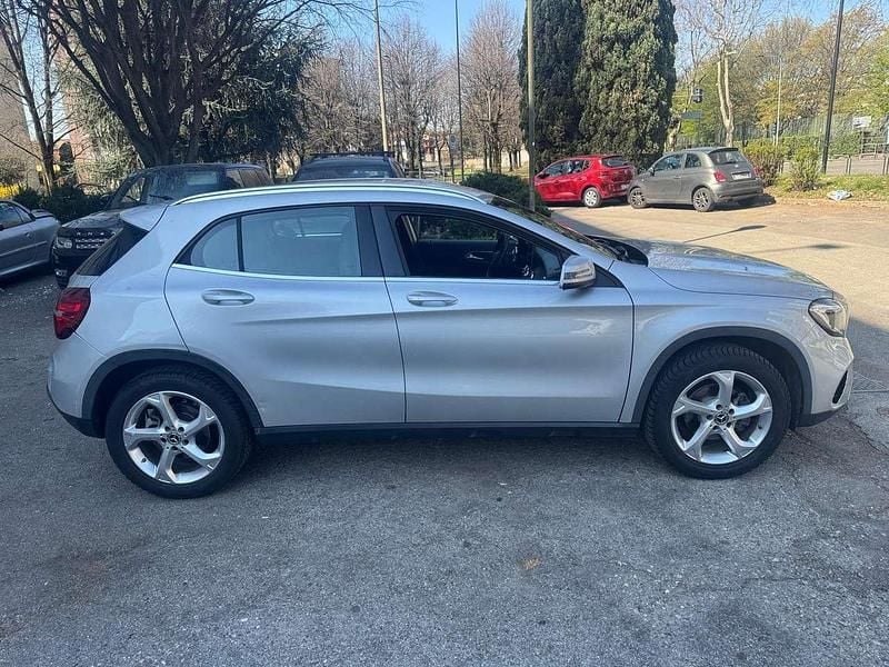 Usata Mercedes GLA180 Business 109 CV (80 kW) 2017 Argento SUV