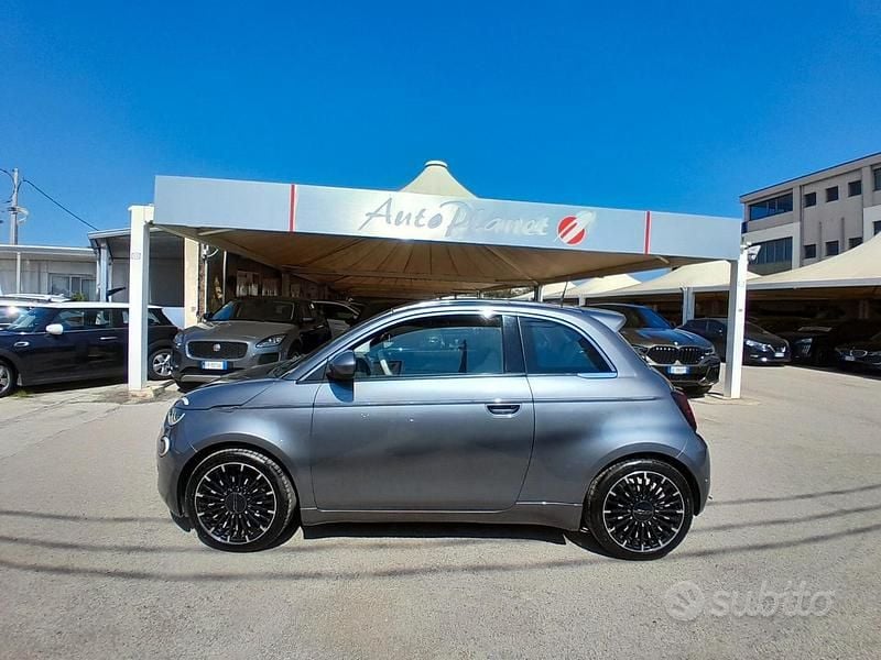 Usata Fiat 500e La Prima 86 kW (118 CV) 2020 Grigio Berlina