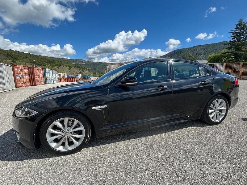 Nero Usata 2015 Jaguar XF Premium Luxury Tre volumi | 15.800 € (Cara) - Immagine 1/4