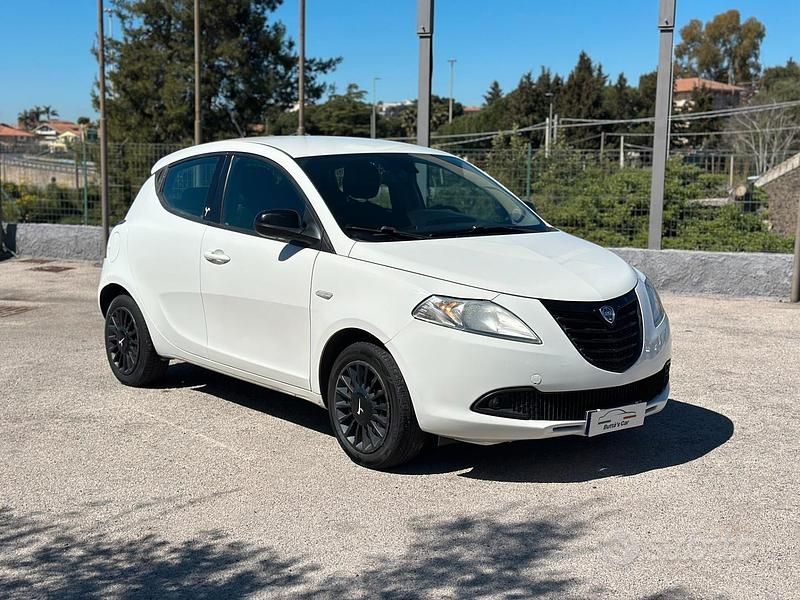 Usata Lancia Ypsilon S 95 CV (69 kW) 2014 Bianco Utilitaria