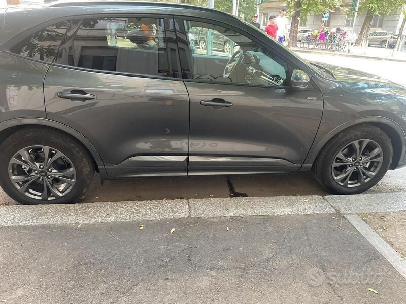 Usata Ford Kuga 190 CV (139 kW) 2023 Grigio SUV
