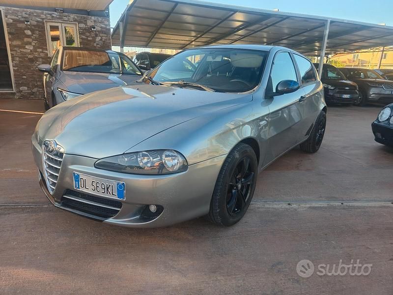 Usata Alfa Romeo 147 119 CV (87 kW) 2010 Grigio Utilitaria