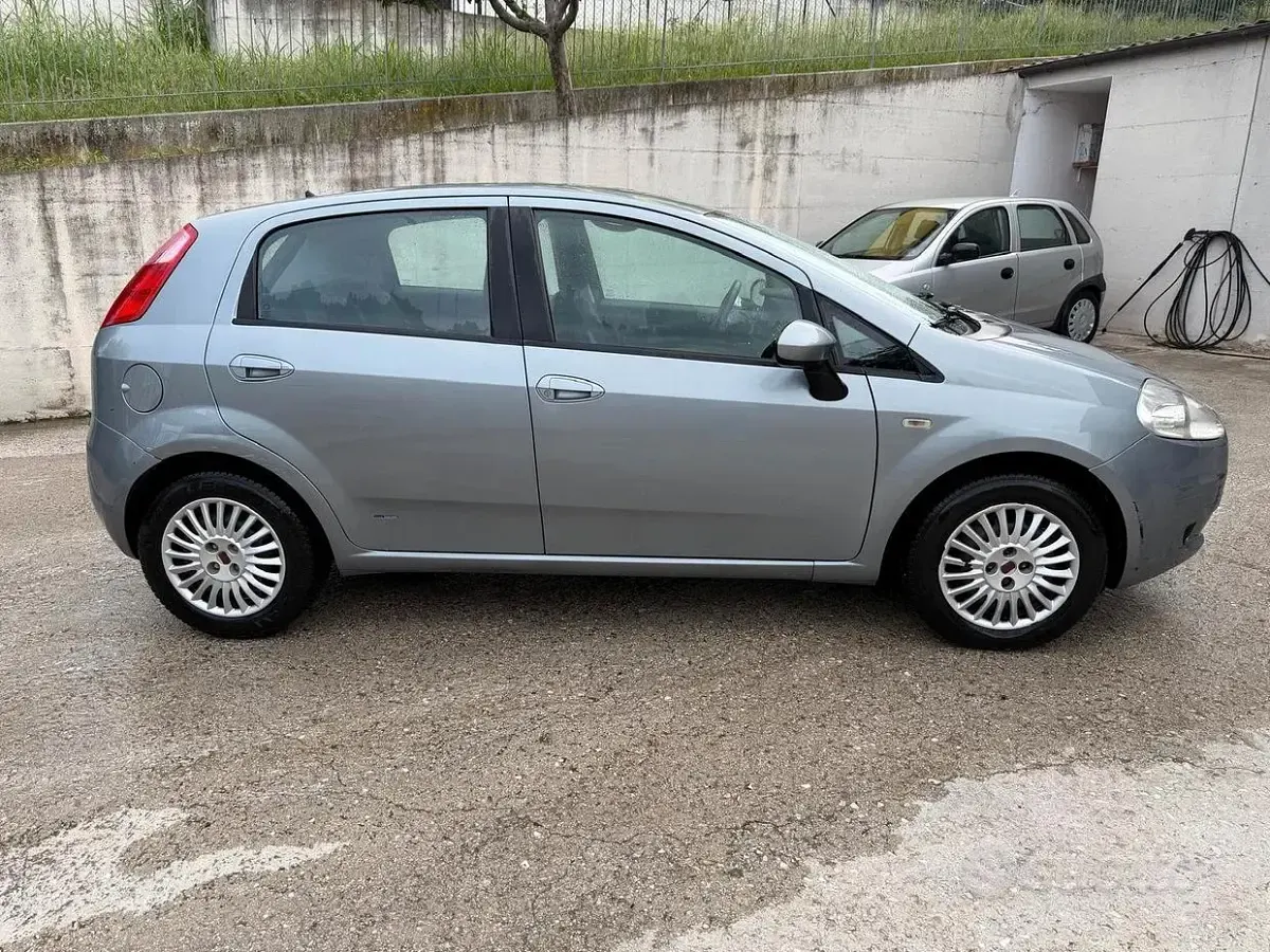 Usata Fiat Grande Punto Active 75 CV (55 kW) 2008 Grigio Utilitaria