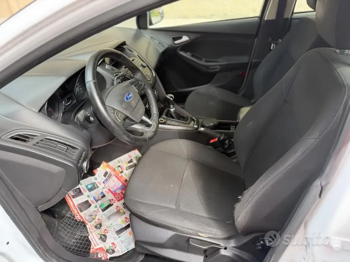 Begagnad Ford Focus 95 HK (69 kW) 2015 Vit Sedan