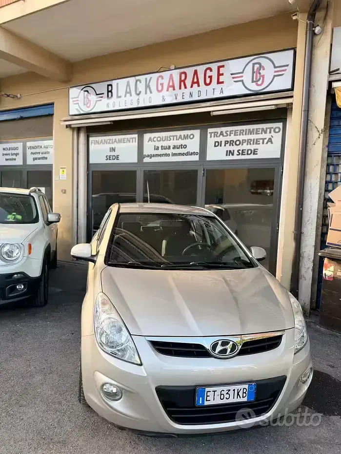 Usata Hyundai i20 Comfort 78 CV (57 kW) 2011 Grigio Utilitaria