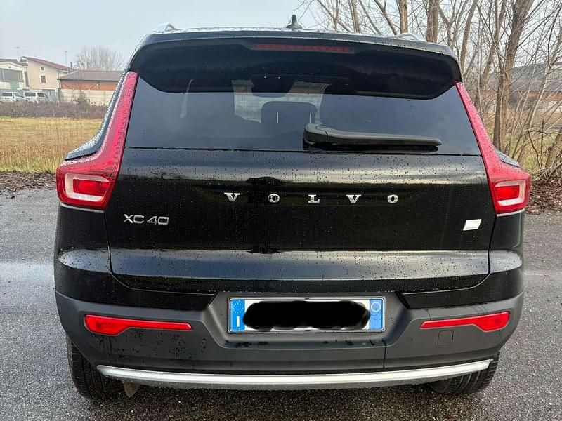 Usata Volvo XC40 Plus 129 CV (94 kW) 2022 Nero SUV