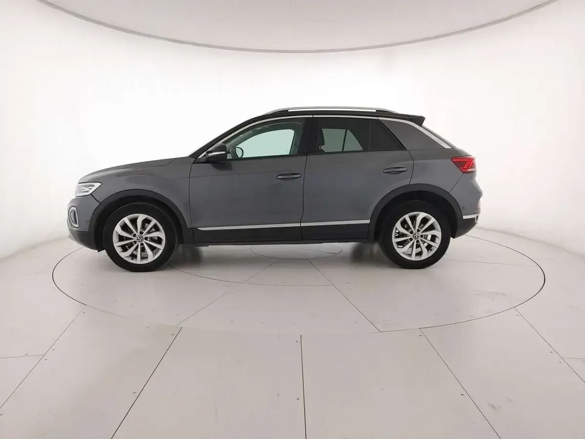 Usata VW T-Roc Style 110 CV (80 kW) 2022 Indium grey metallizzato/nero SUV