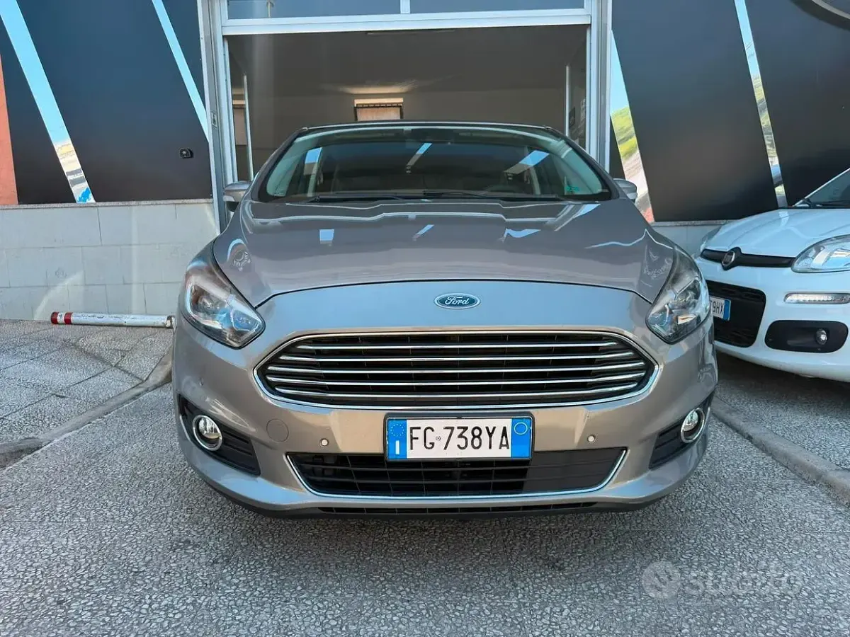 Usata Ford S-MAX Titanium 150 CV (110 kW) 2017 Grigio Monovolume