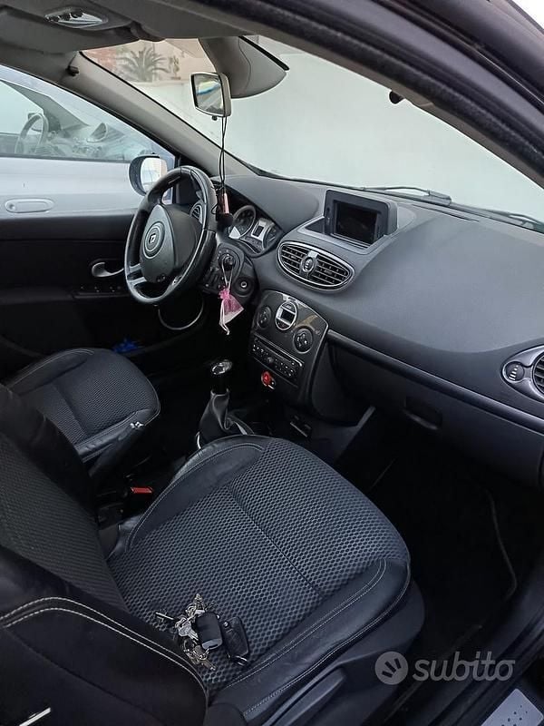 Usata Renault Clio II 85 CV (62 kW) 2010 Berlina