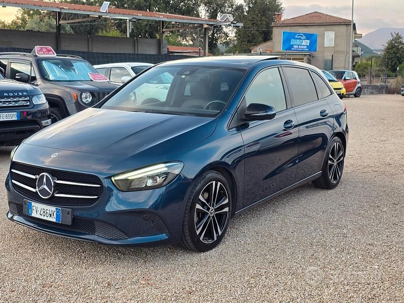 Blu Usata 2019 Mercedes B200 Executive Monovolume | 15.900 € (Buon prezzo) - Immagine 1/4