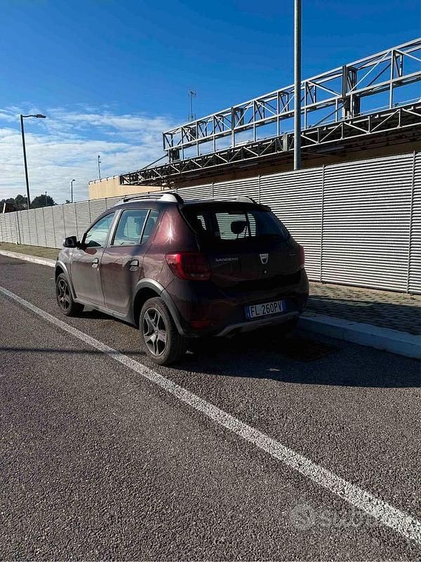 Usata Dacia Sandero Stepway 90 CV (66 kW) 2017 Marrone Berlina