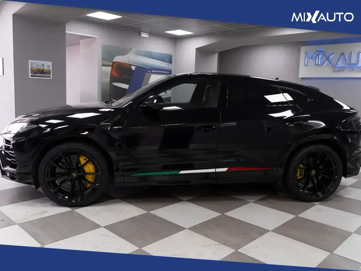 Usata Lamborghini Urus 650 CV (478 kW) 2022 Nero pastello SUV
