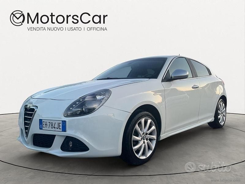 Usata Alfa Romeo Giulietta Distinctive 140 CV (102 kW) 2011 Bianco Utilitaria