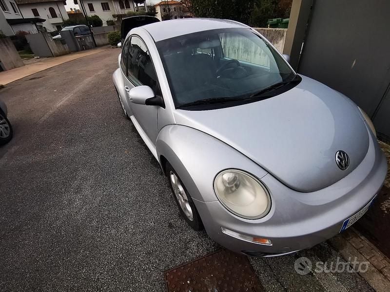 Usata VW New Beetle 105 CV (77 kW) 2010 Grigio Utilitaria