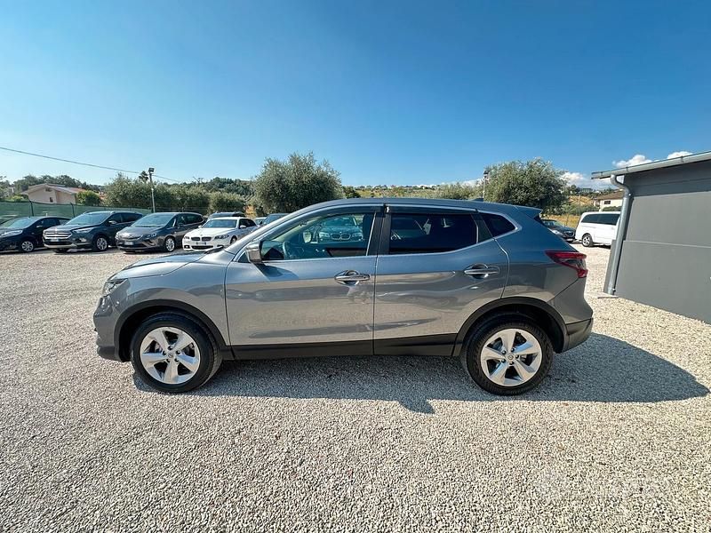 Usata Nissan Qashqai 110 CV (80 kW) 2017 Grigio SUV