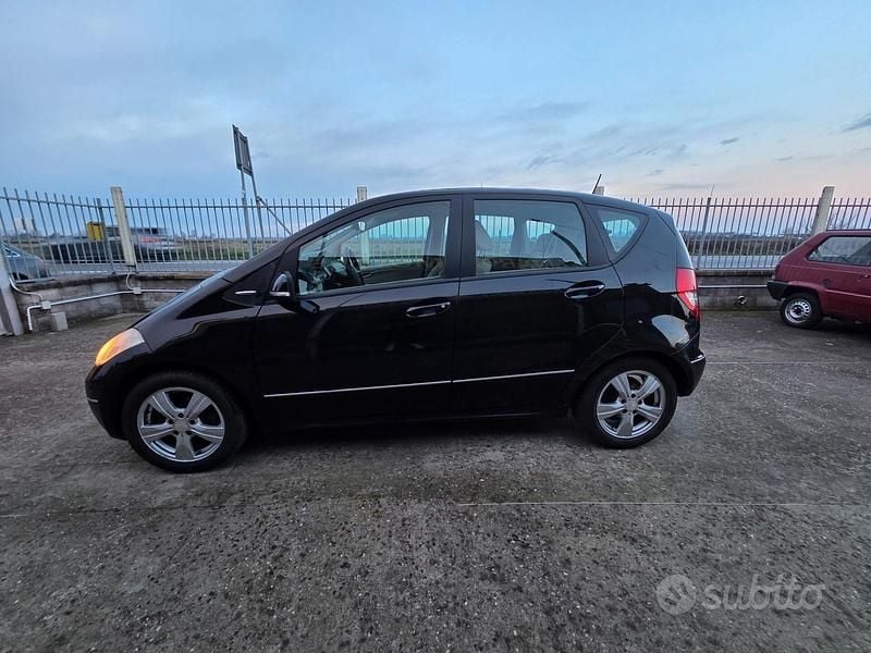 Käytetty Mercedes A170 Avantgarde 116 HP (85 kW) 2009 Musta Sedan
