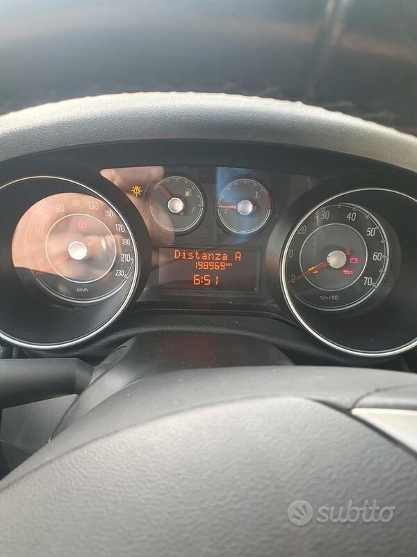 Usata Fiat Punto Evo 95 CV (69 kW) 2011 Grigio Utilitaria