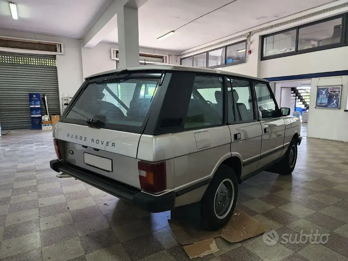 Usata Land Rover Range Rover Classic Vogue 106 CV (77 kW) 1988 Argento SUV