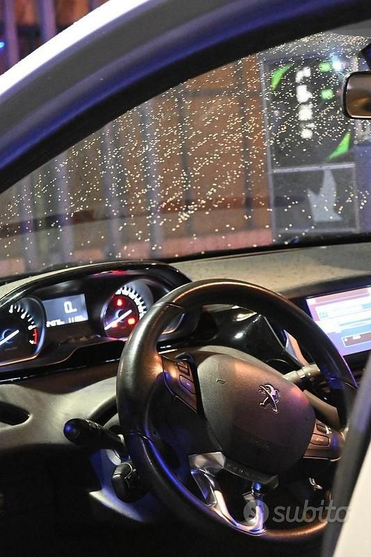 Usata Peugeot 208 82 CV (60 kW) 2018 Grigio Utilitaria