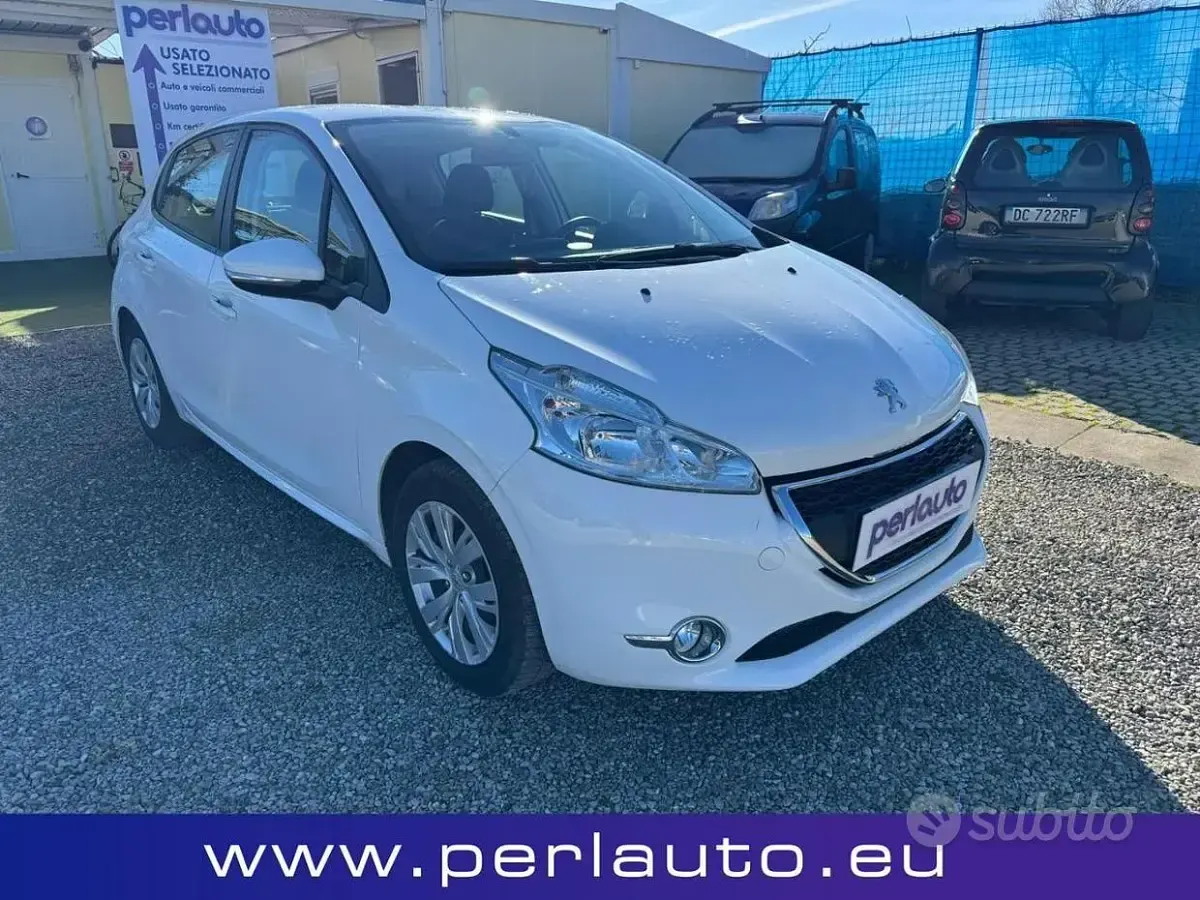 Usata Peugeot 208 Active 68 CV (50 kW) 2013 Bianco Utilitaria