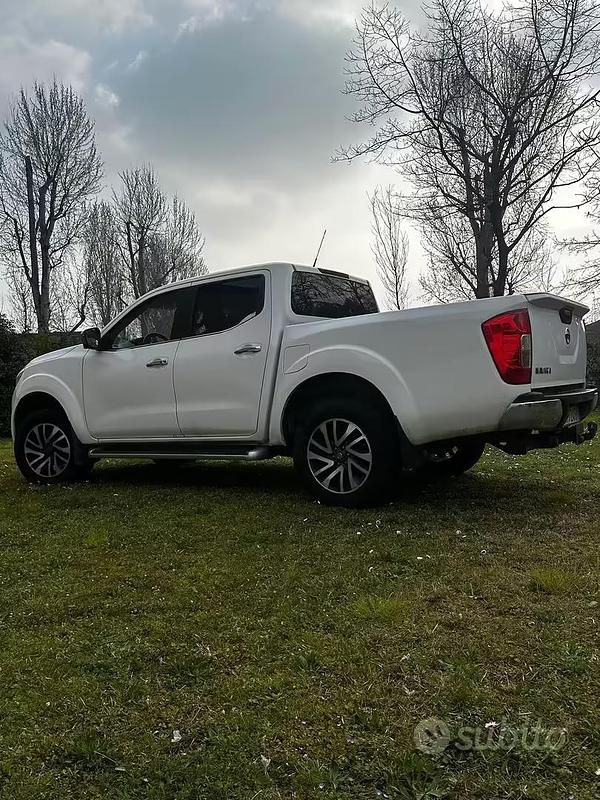 Second-hand Nissan Navara 2018 Alb Pickup