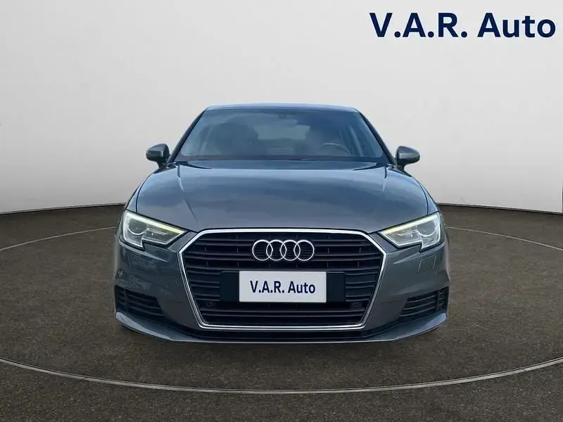 Gebraucht Audi A3 Sport 116 PS (85 kW) 2018 Other Limousine