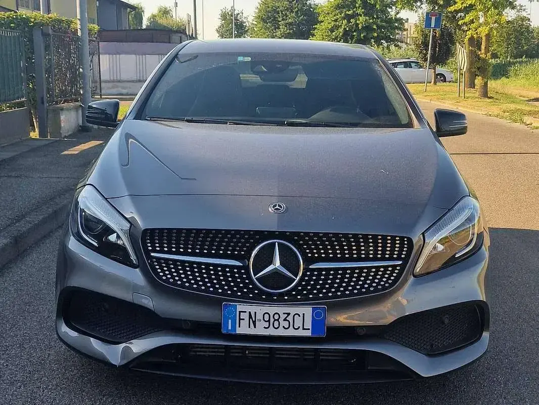 Usata Mercedes A180 Premium 109 CV (80 kW) 2018 Grigio Berlina