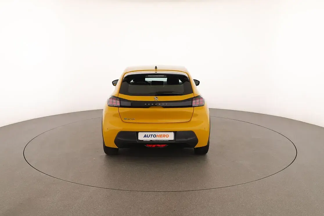 Usata Peugeot e-208 Active 100 kW (136 CV) 2021 Giallo Utilitaria