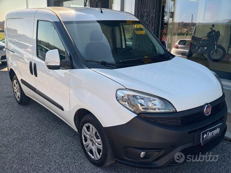 Usata Fiat Doblò 105 CV (77 kW) 2015 Bianco Monovolume