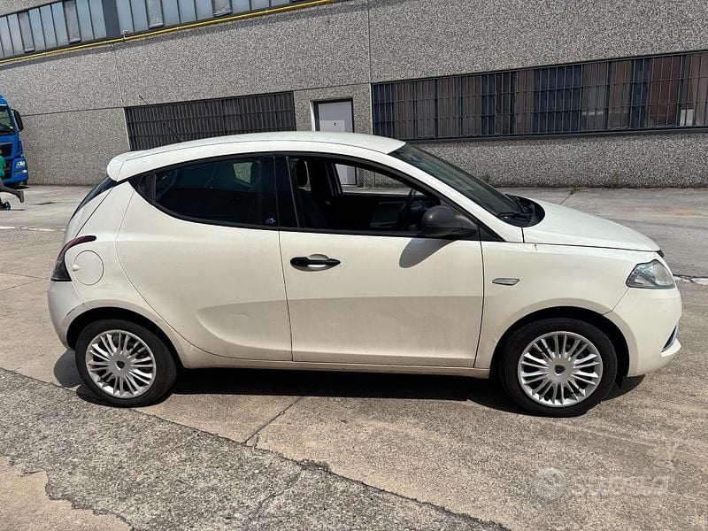 Usata Lancia Ypsilon Silver 69 CV (50 kW) 2018 Bianco Utilitaria