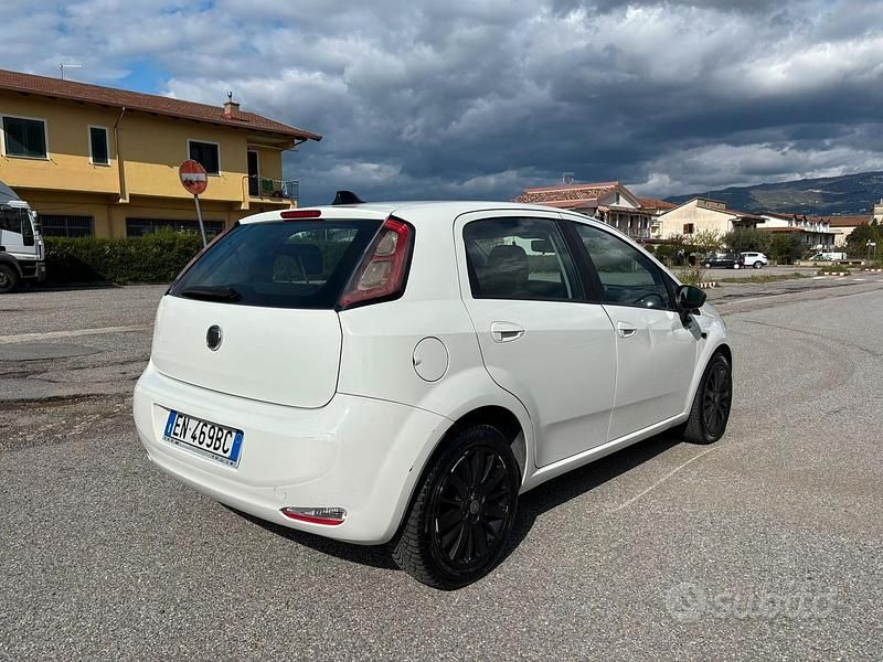 Usata Fiat Grande Punto 75 CV (55 kW) 2012 Bianco Utilitaria
