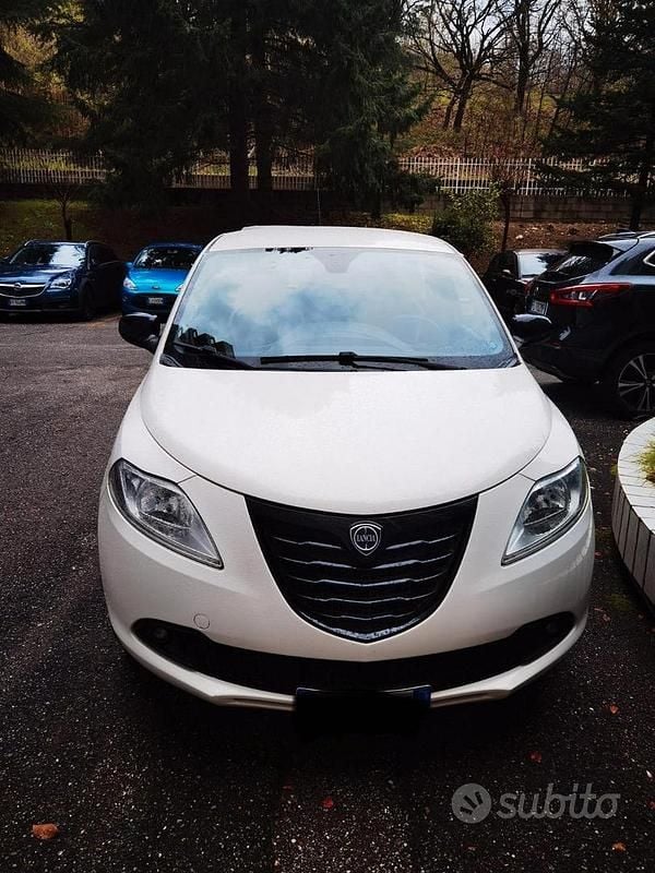 Usata Lancia Ypsilon 95 CV (69 kW) 2015 Utilitaria