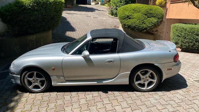 Usata Mazda MX5 146 CV (107 kW) 2003 Grigio Cabrio