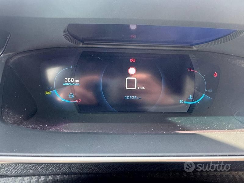 Usata Peugeot 208 Allure 102 CV (75 kW) 2023 Grigio Utilitaria