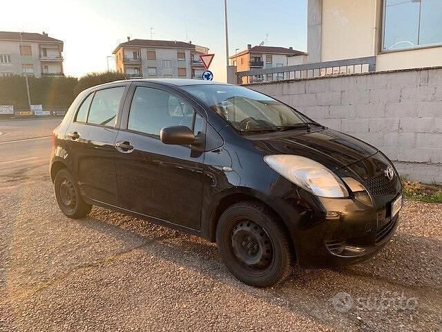 Usata Toyota Yaris 69 CV (50 kW) 2008 Nero Berlina