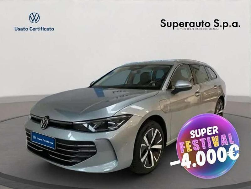 Usata VW Passat Business 204 CV (150 kW) 2024 Grigio Station wagon