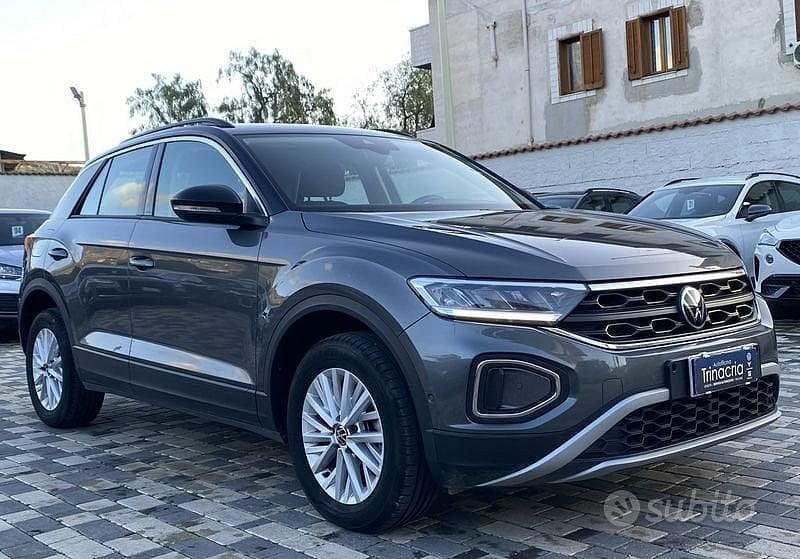 Usata VW T-Roc Life 116 CV (85 kW) 2025 Nero SUV