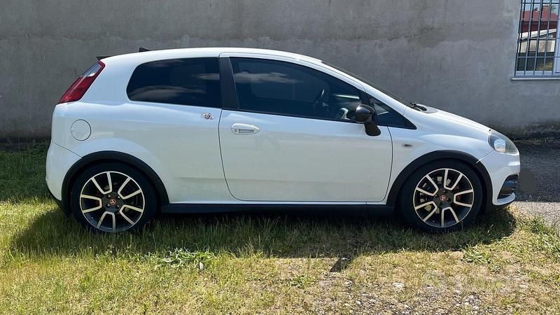 Bianco Usata 2008 Abarth Grande Punto Due volumi | 10.800 € (Cara) - Immagine 1/4