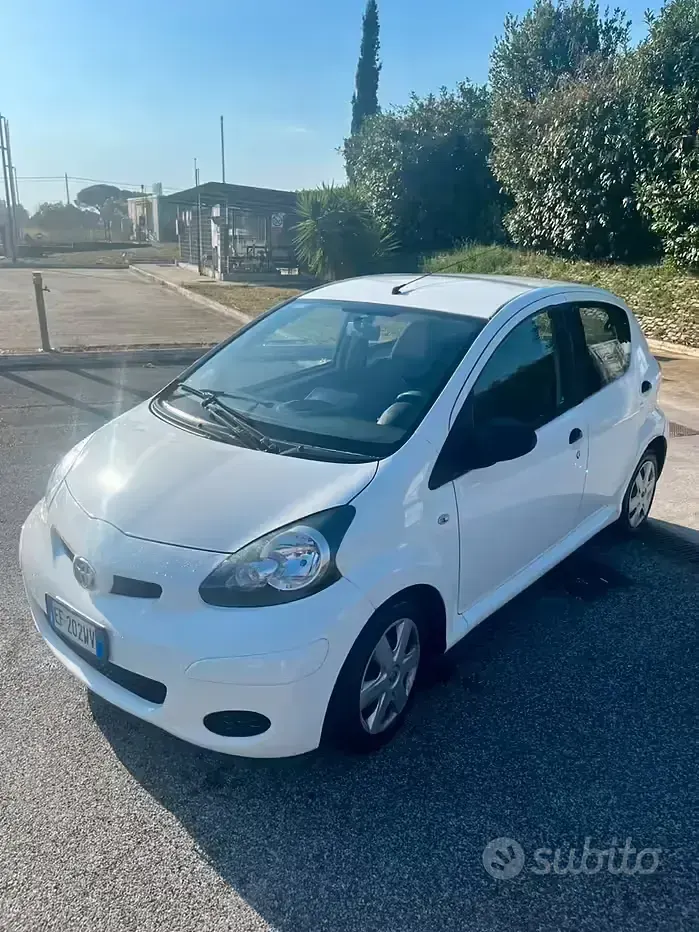 Usata Toyota Aygo 68 CV (50 kW) 2010 Bianco Utilitaria