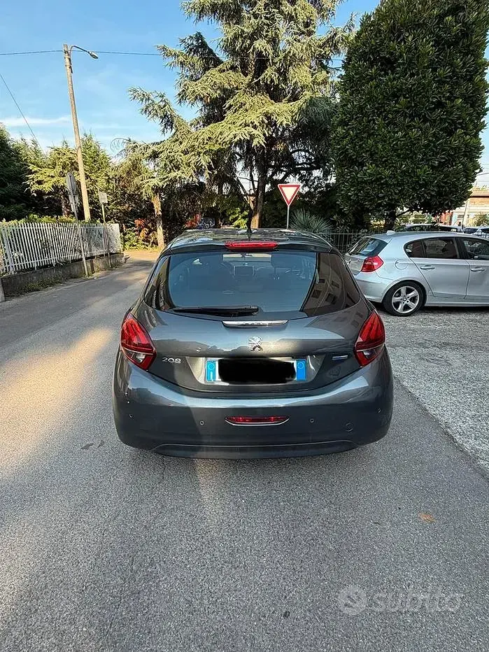 Usata Peugeot 208 82 CV (60 kW) 2017 Nero Utilitaria