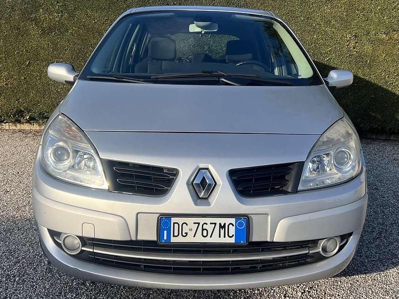 Usata Renault Scénic II Dynamique 106 CV (77 kW) 2007 Argento Monovolume