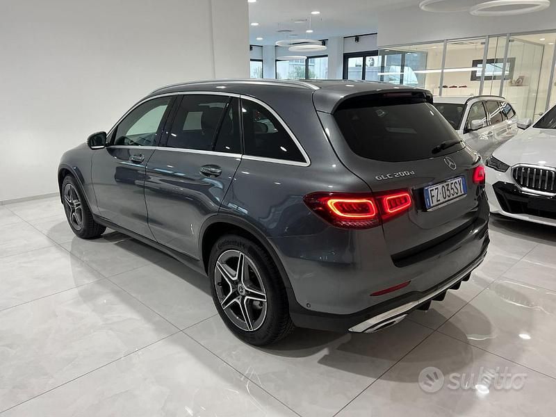 Usata Mercedes GLC200 Premium 163 CV (119 kW) 2019 Grigio scuro SUV