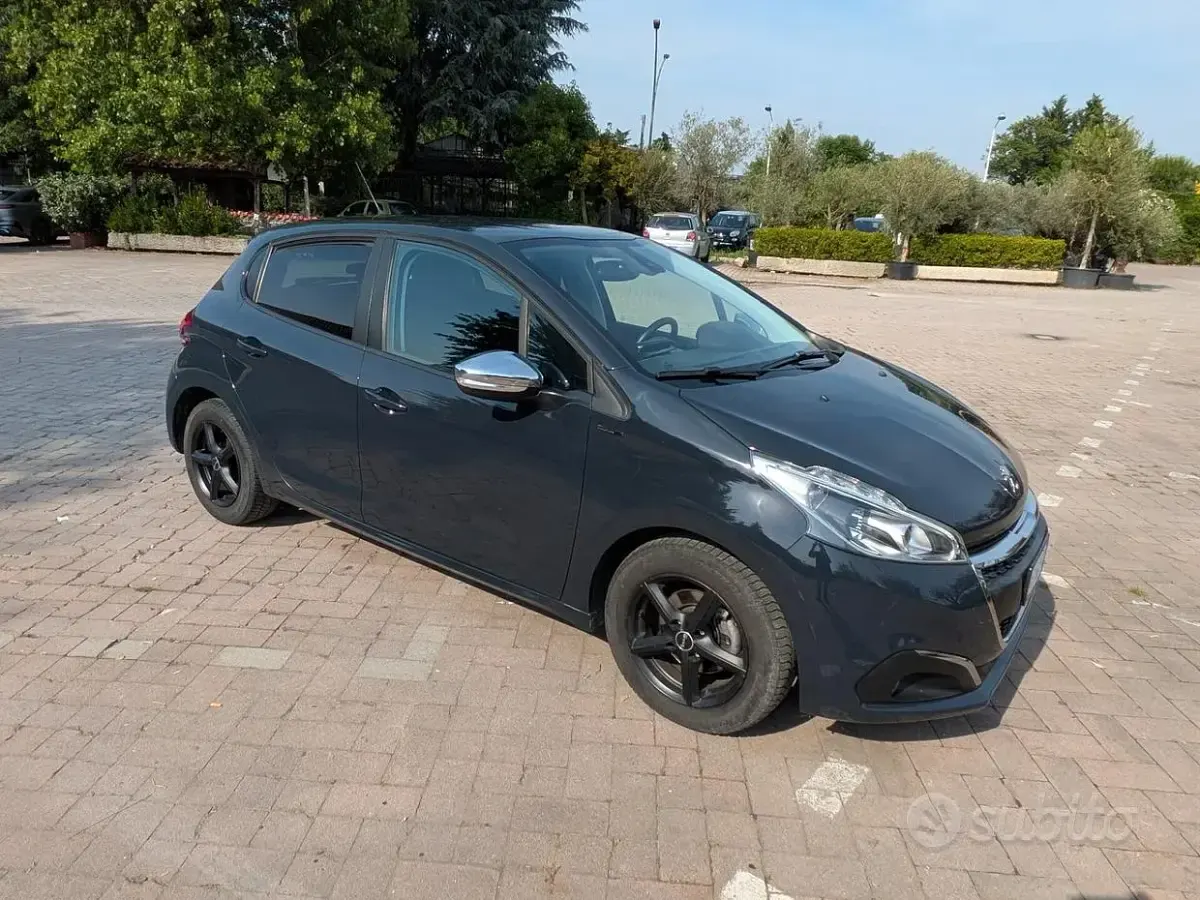 Usata Peugeot 208 S 82 CV (60 kW) 2019 Grigio Utilitaria