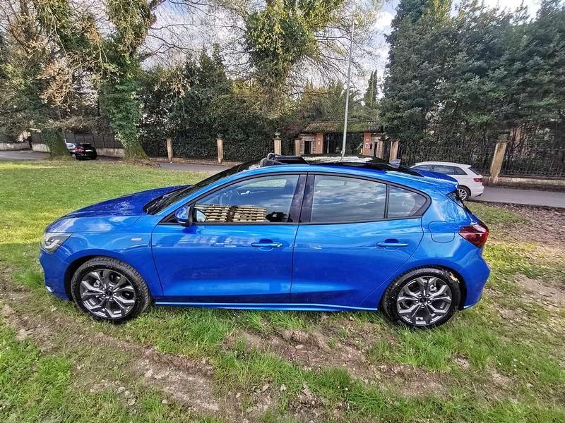 Usata Ford Focus ST-Line 125 CV (91 kW) 2023 Blu/azzurro Berlina
