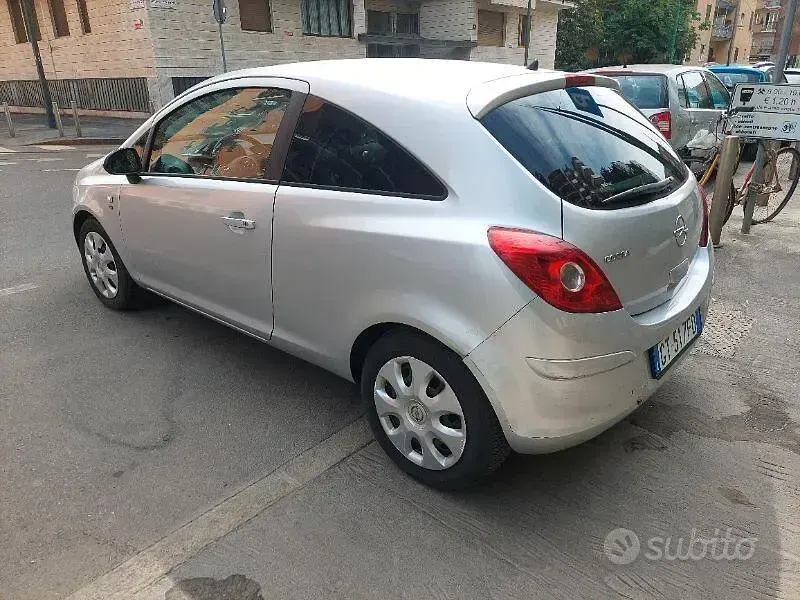 Usata Opel Corsa Edition 75 CV (55 kW) 2010 Grigio Utilitaria