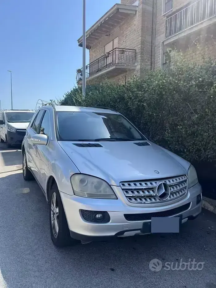 Usata Mercedes ML320 224 CV (164 kW) 2007 Grigio SUV