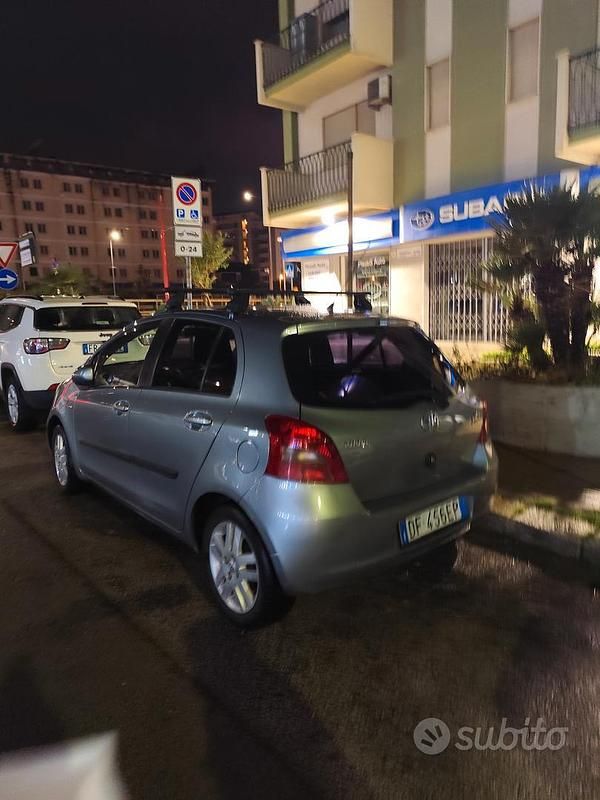Usata Toyota Yaris 90 CV (66 kW) 2007 Grigio Utilitaria