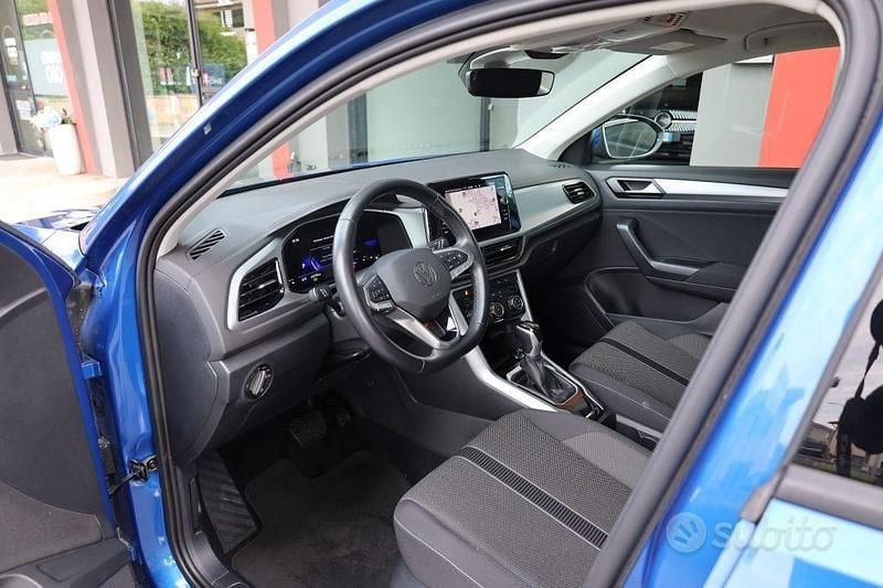 Usata VW T-Roc R-line 150 CV (110 kW) 2024 Ravenna blue / metallizzato SUV