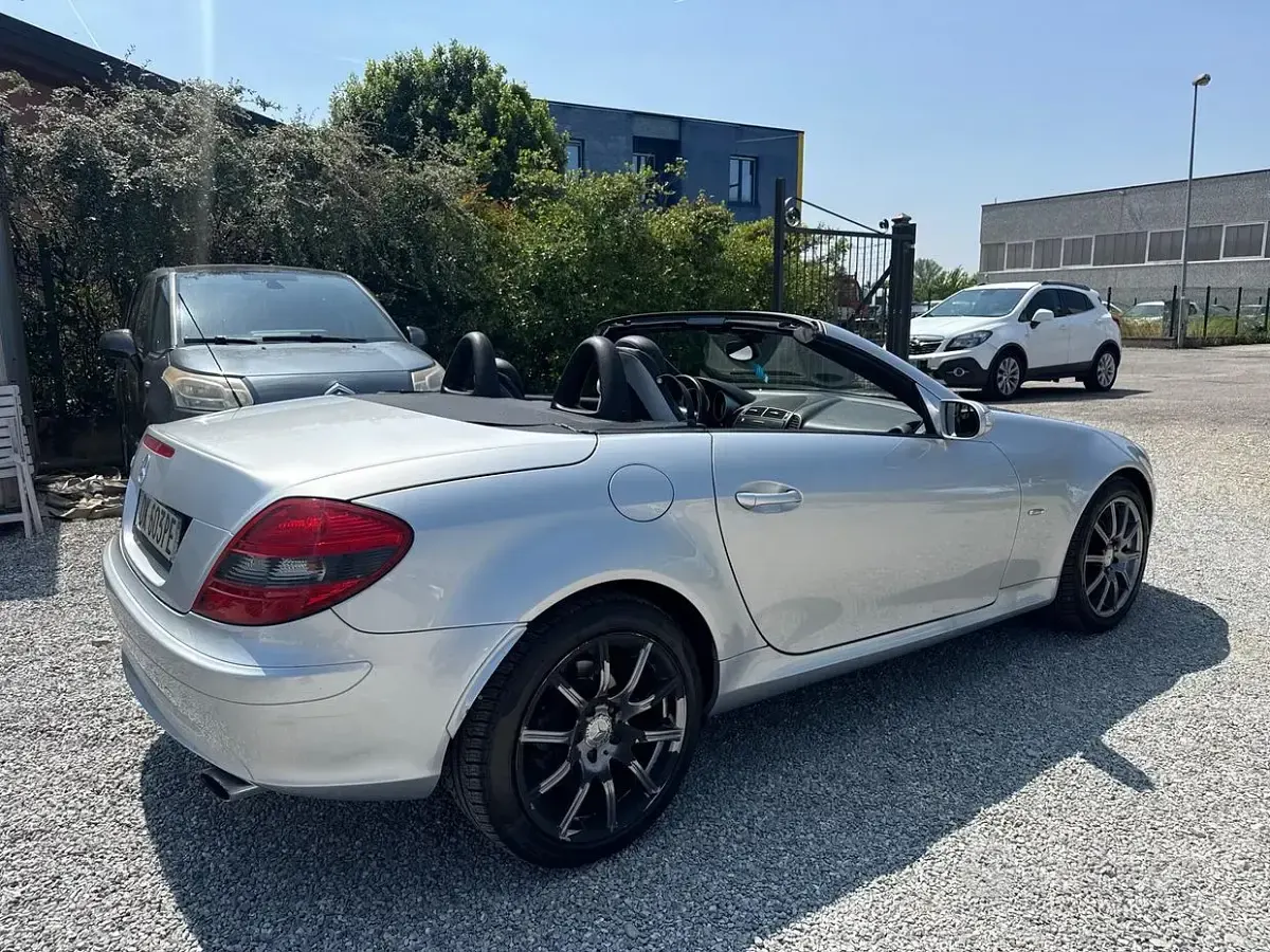Usata Mercedes SLK200 163 CV (119 kW) 2007 Grigio Cabrio