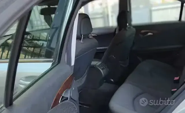 Usata Mercedes E220 150 CV (110 kW) 2003 Grigio Berlina
